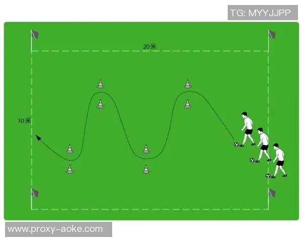 踢足球抽射技巧解析如何提升射门精准度与力量的完美结合